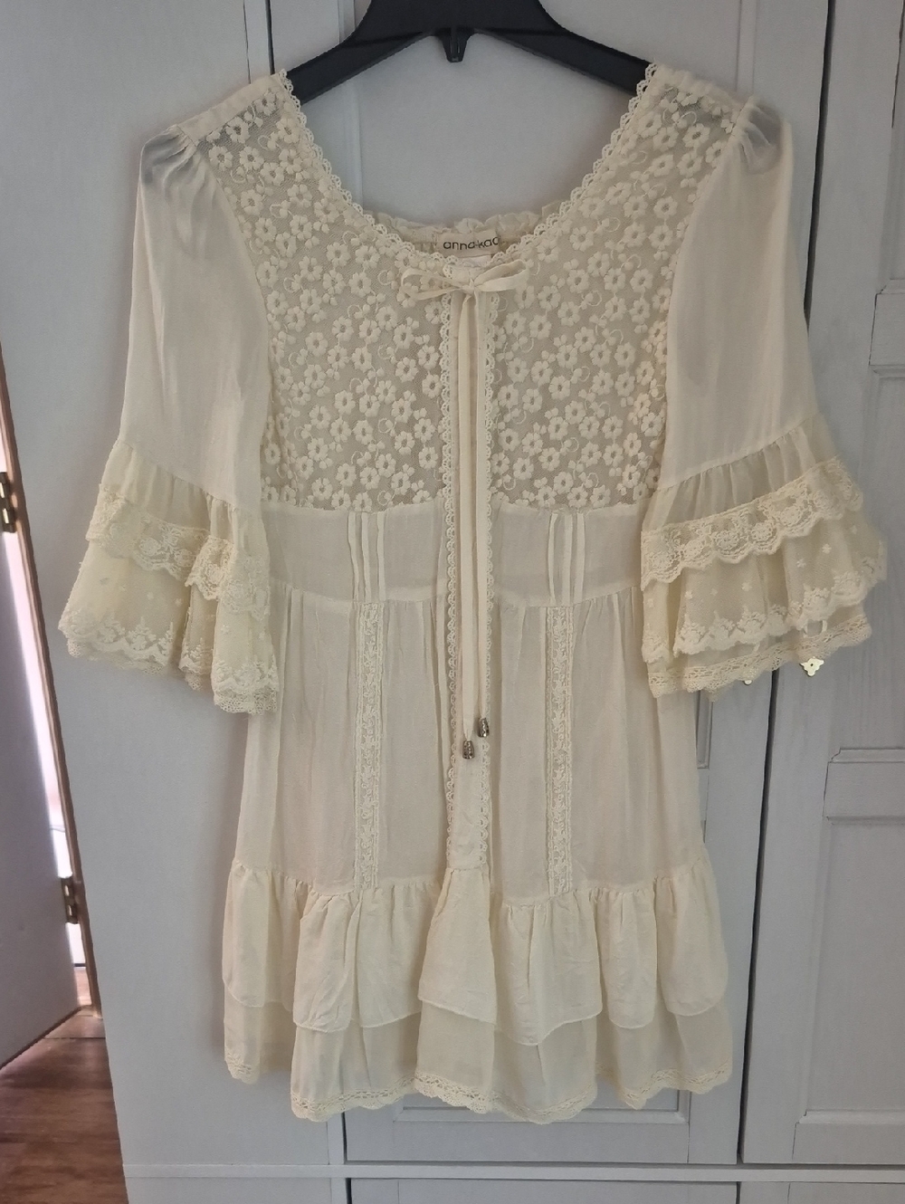 Cream Lace-Trim Boho Tunic Top with Floral Yoke